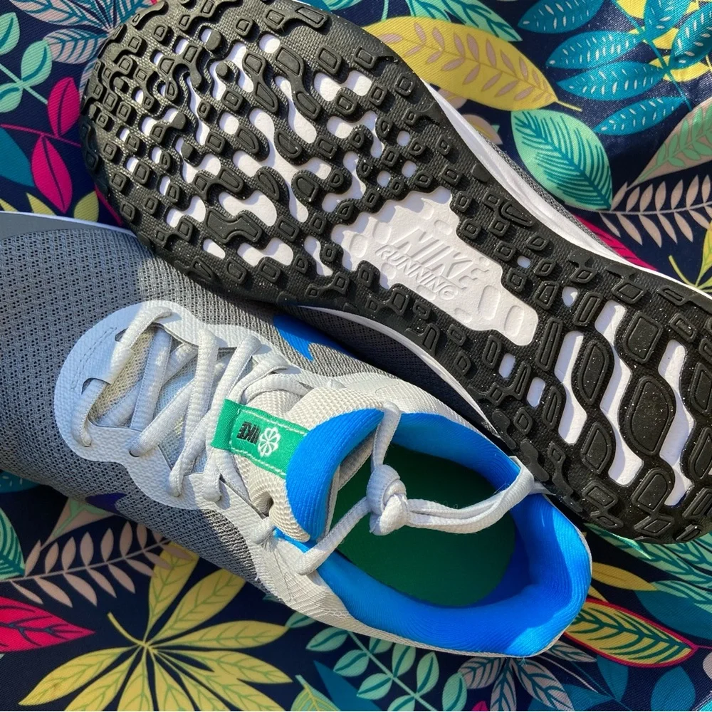 Nike NWOT Sz-6.5Y(BigKid)Sz-8(Adult)-Unisex Style- Run, Walk, Play, Skip, Jump👟